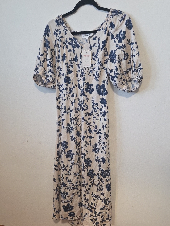 Lucky Brand Dresses & Skirts - Lucky Brand Cream Maxi Dress with Navy Floral Print and Puff Sleeves